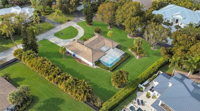 690 Murex DR, Naples, FL 34102