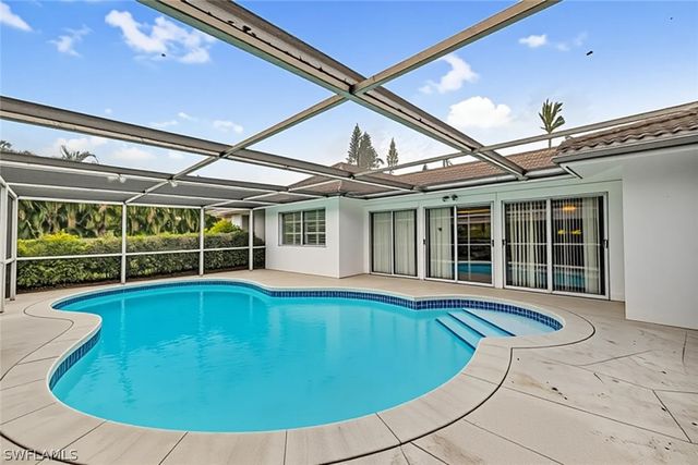 690 Murex DR, Naples, FL 34102