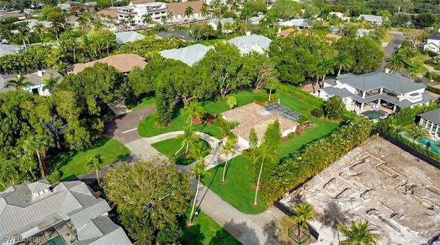 690 Murex DR, Naples, FL 34102