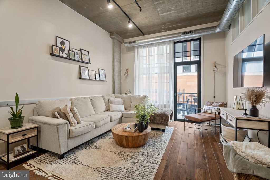 112 N 2ND ST #5B2, PHILADELPHIA, PA 19106 — exterior