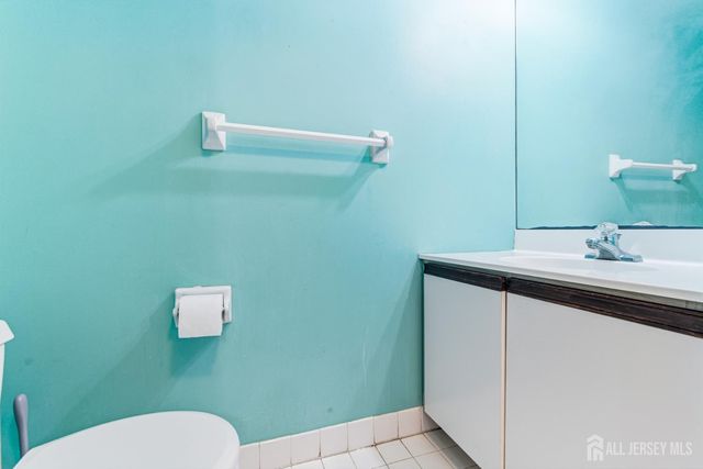 21 Newburgh Drive, Edison, NJ 08820