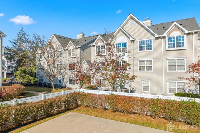 21 Newburgh Drive, Edison, NJ 08820