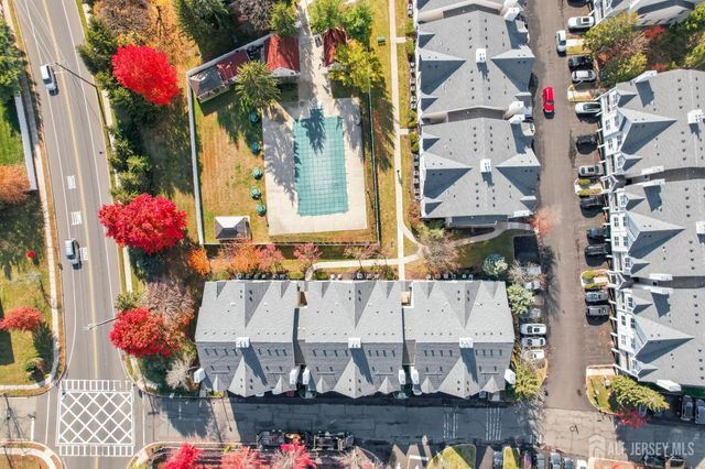 21 Newburgh Drive, Edison, NJ 08820