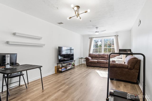 21 Newburgh Drive, Edison, NJ 08820