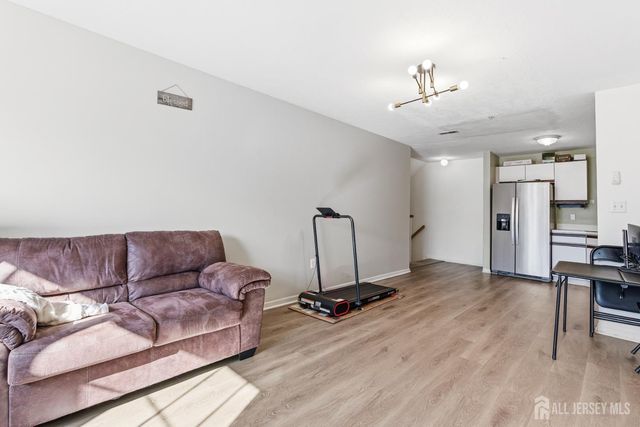 21 Newburgh Drive, Edison, NJ 08820