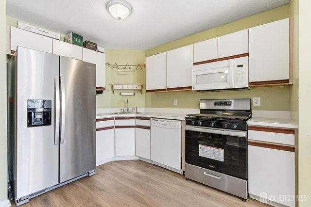 21 Newburgh Drive, Edison, NJ 08820