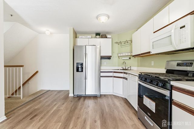 21 Newburgh Drive, Edison, NJ 08820