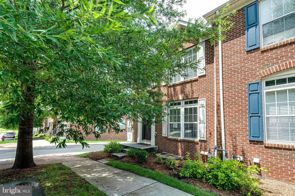 2390 ABINGTON DR, Charlottesville, VA 22911