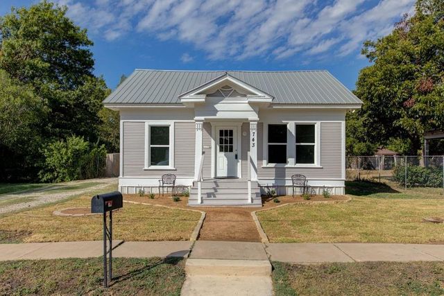 743 S Blanco ST S, Lockhart, TX 78644