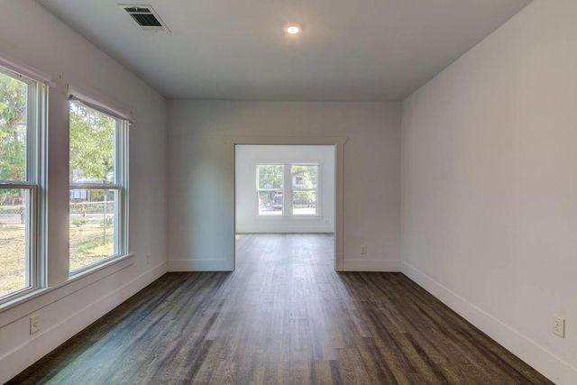 743 S Blanco ST S, Lockhart, TX 78644