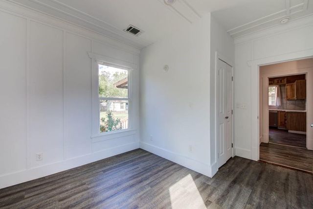 743 S Blanco ST S, Lockhart, TX 78644