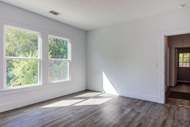 743 S Blanco ST S, Lockhart, TX 78644