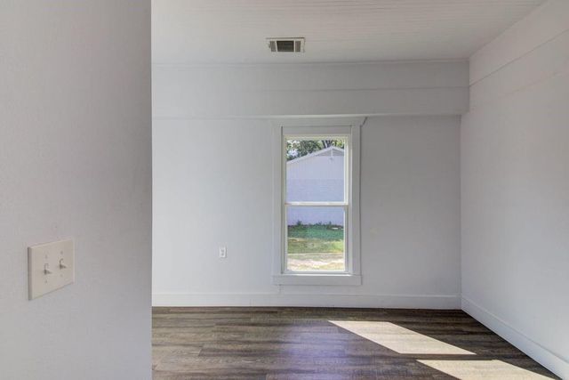 743 S Blanco ST S, Lockhart, TX 78644