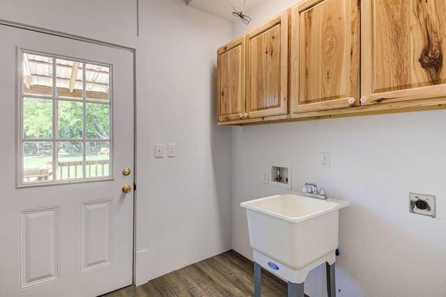 743 S Blanco ST S, Lockhart, TX 78644