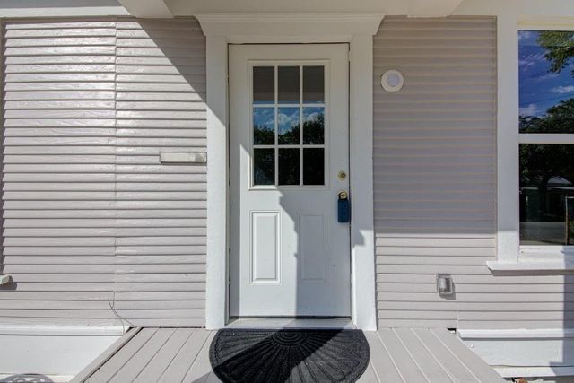 743 S Blanco ST S, Lockhart, TX 78644