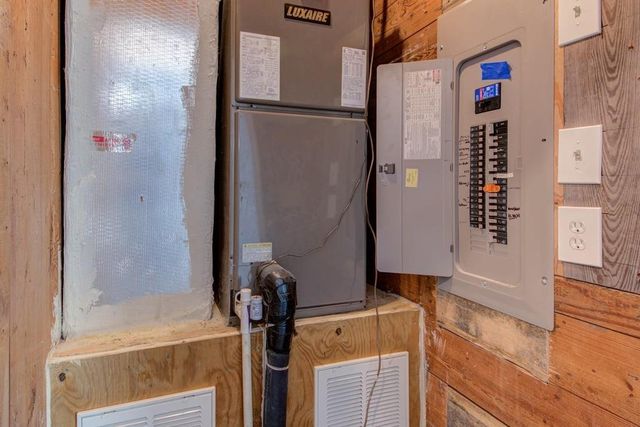 743 S Blanco ST S, Lockhart, TX 78644