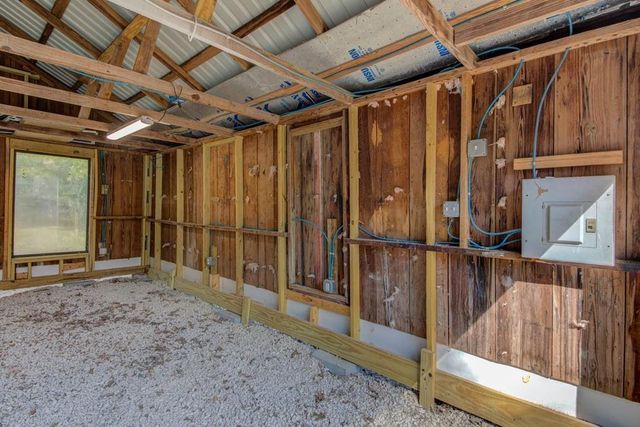 743 S Blanco ST S, Lockhart, TX 78644