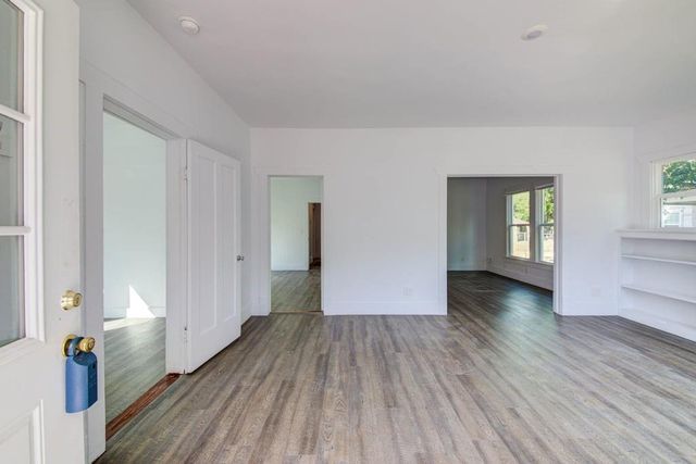 743 S Blanco ST S, Lockhart, TX 78644