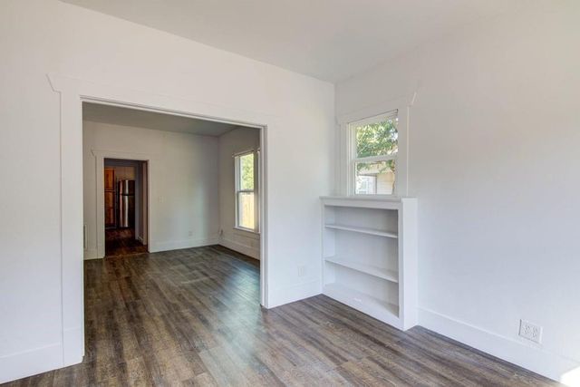 743 S Blanco ST S, Lockhart, TX 78644