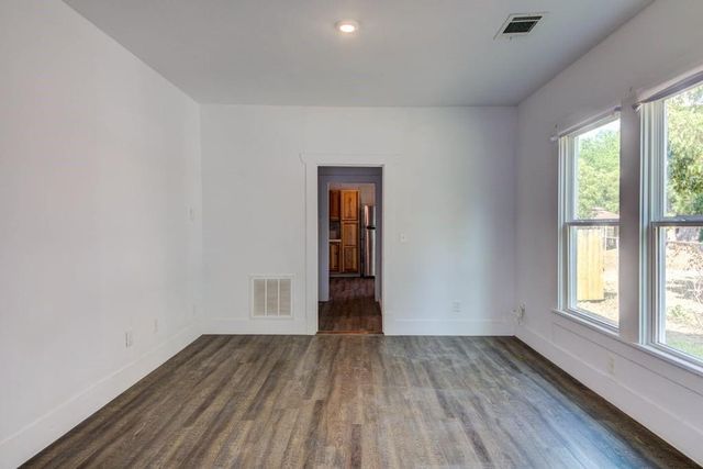 743 S Blanco ST S, Lockhart, TX 78644