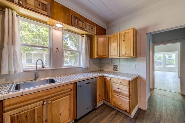 743 S Blanco ST S, Lockhart, TX 78644