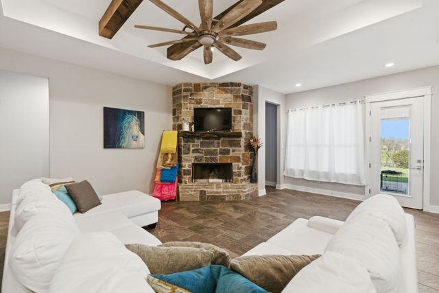 1103 Pioneer Crossing, Weatherford, TX 76088