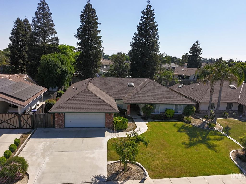 6105 Westlake Drive, Bakersfield, CA 93308