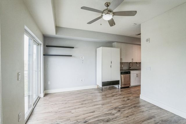 6444 Burnet RD 305, Austin, TX 78757