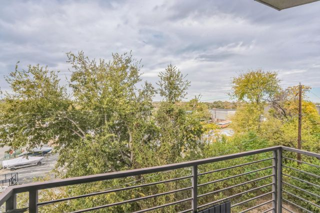 6444 Burnet RD 305, Austin, TX 78757