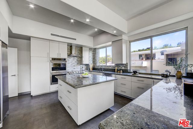 339 N Palm Drive 201, Beverly Hills, CA 90210