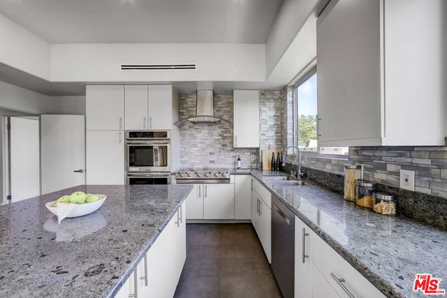 339 N Palm Drive 201, Beverly Hills, CA 90210