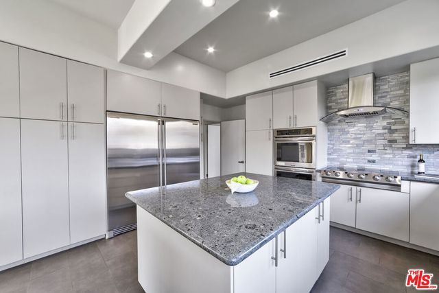 339 N Palm Drive 201, Beverly Hills, CA 90210