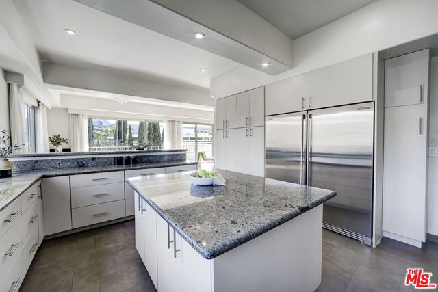 339 N Palm Drive 201, Beverly Hills, CA 90210