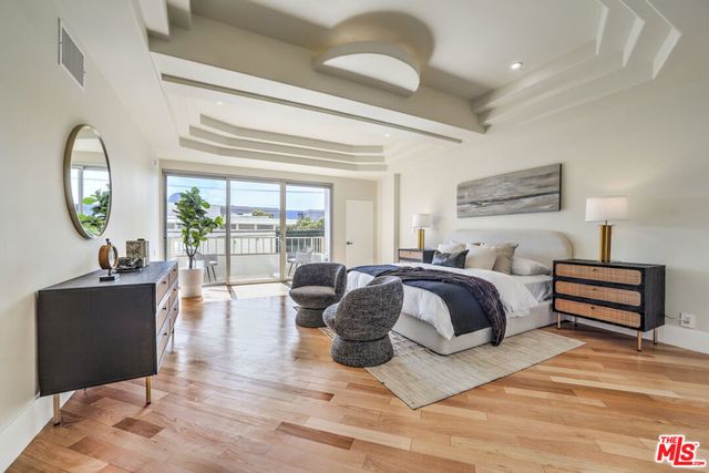339 N Palm Drive 201, Beverly Hills, CA 90210