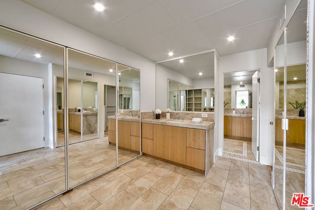 339 N Palm Drive 201, Beverly Hills, CA 90210