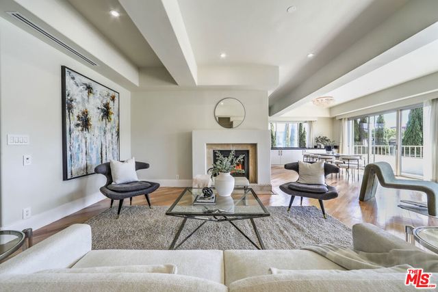 339 N Palm Drive 201, Beverly Hills, CA 90210