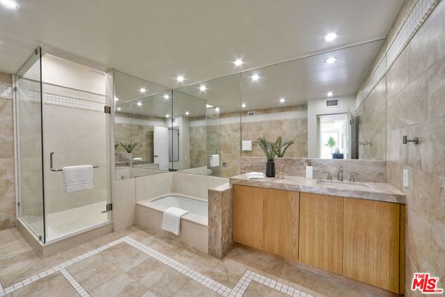 339 N Palm Drive 201, Beverly Hills, CA 90210