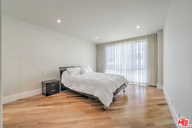 339 N Palm Drive 201, Beverly Hills, CA 90210