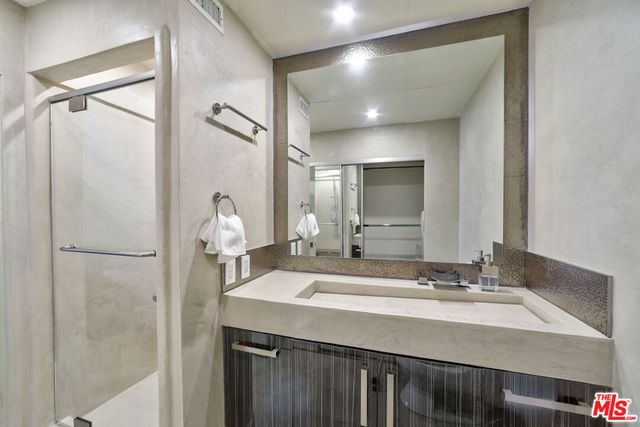 339 N Palm Drive 201, Beverly Hills, CA 90210