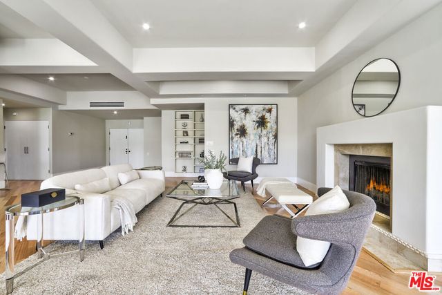 339 N Palm Drive 201, Beverly Hills, CA 90210