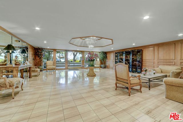 339 N Palm Drive 201, Beverly Hills, CA 90210