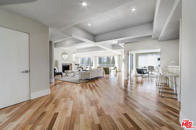 339 N Palm Drive 201, Beverly Hills, CA 90210