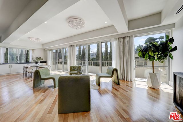 339 N Palm Drive 201, Beverly Hills, CA 90210
