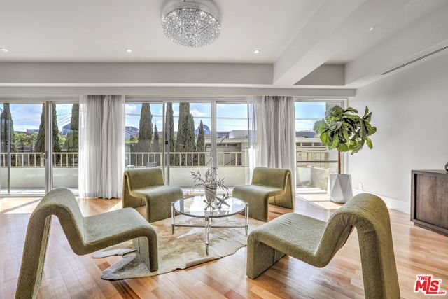 339 N Palm Drive 201, Beverly Hills, CA 90210