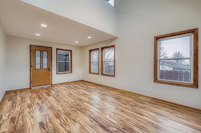 1581 Pinehurst Avenue, Saint Paul, MN 55116