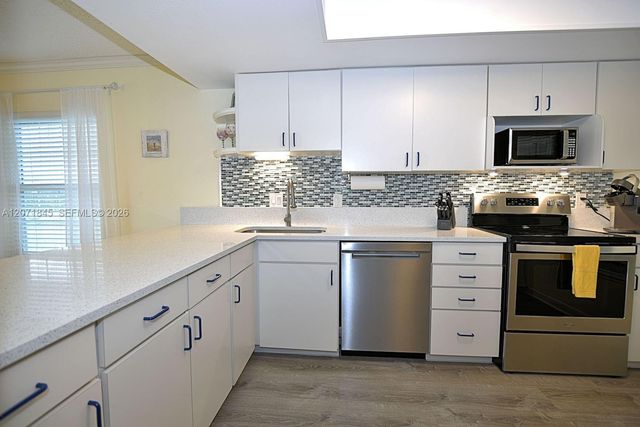 18459 SE Wood Haven Lane J, Jupiter, FL 33469