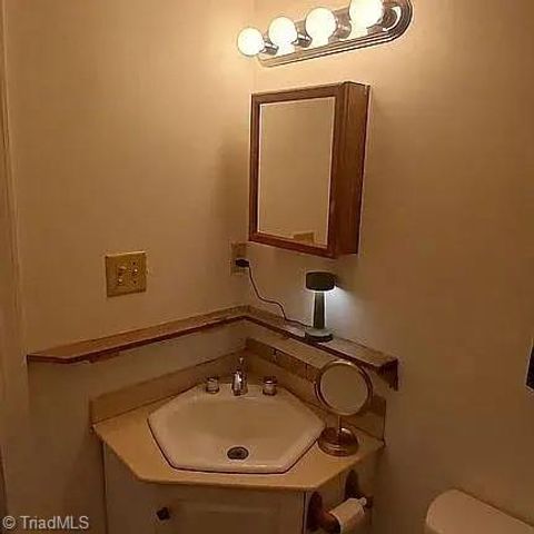 325 Dixie Broadway, Winston-salem, NC 27127