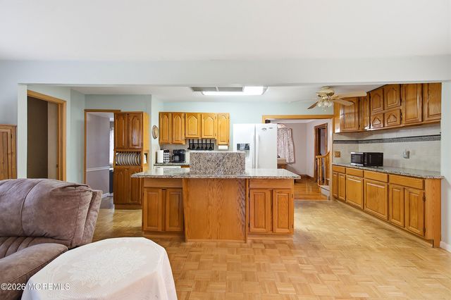 17 Darye Court, Toms River, NJ 08755