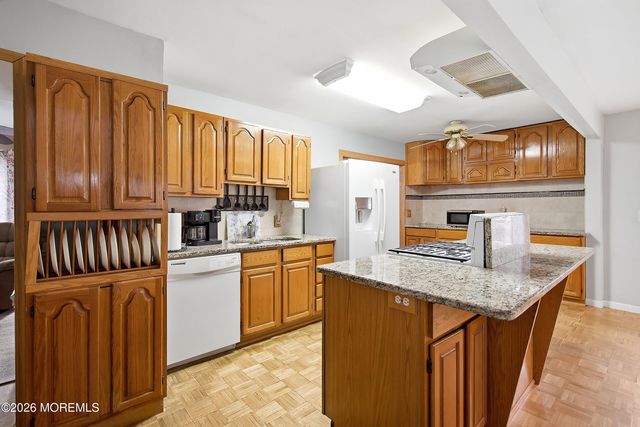 17 Darye Court, Toms River, NJ 08755