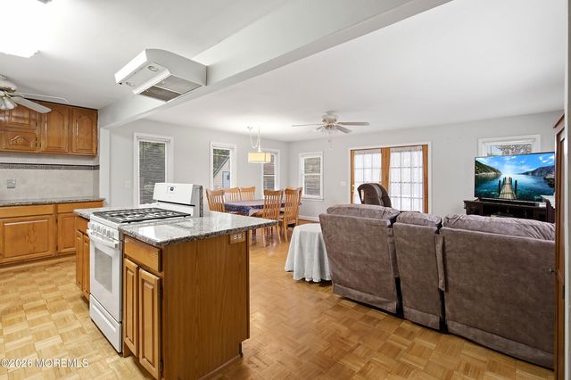 17 Darye Court, Toms River, NJ 08755